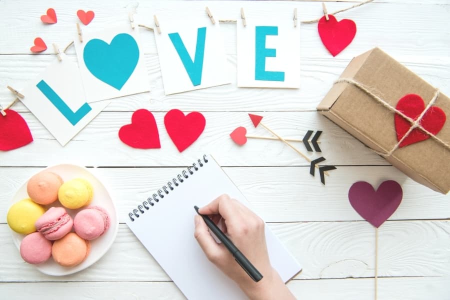 15 Useful Valentine's Day Gift Ideas For Young Adults (2023) College